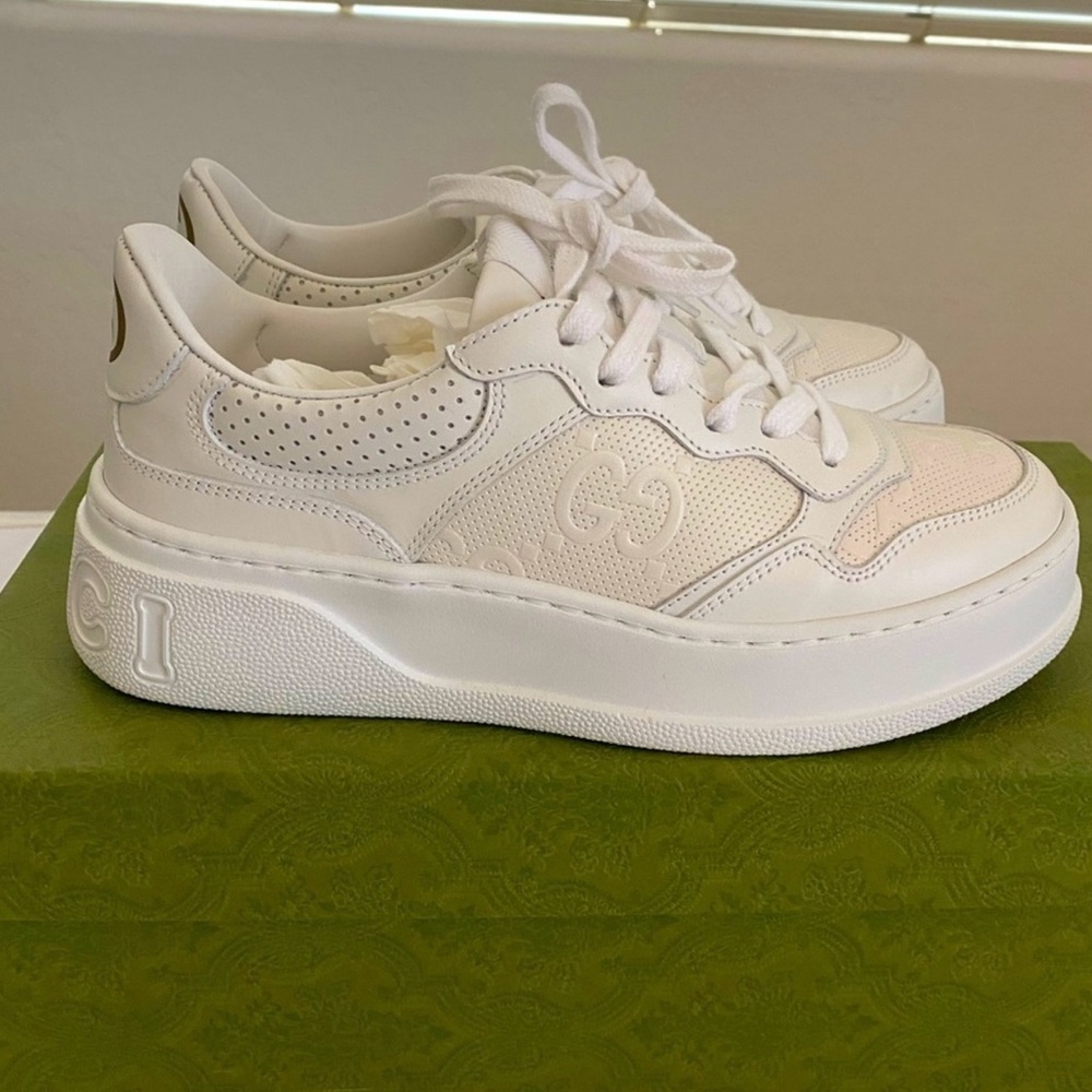 NWT Gucci Women’s GG Embossed Sneaker